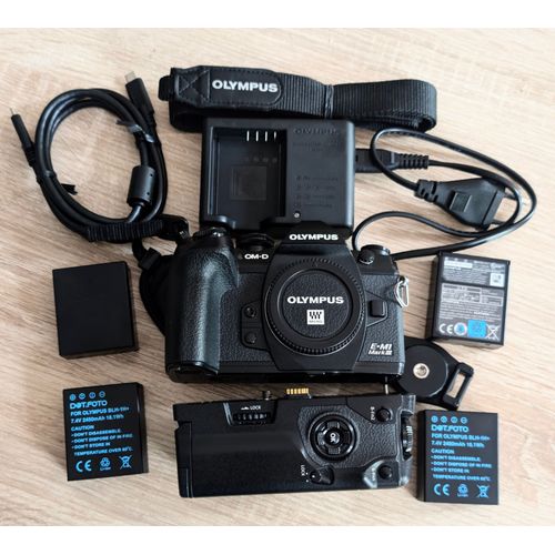 Olympus omd em1 mark 3 + grip hld9+ chargeur et 4 batterie.