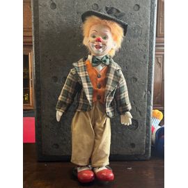 Poupée en porcelaine clown