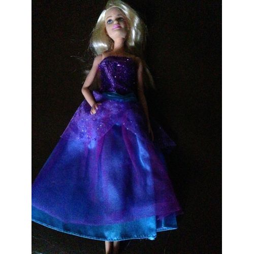 poupée barbie blonde