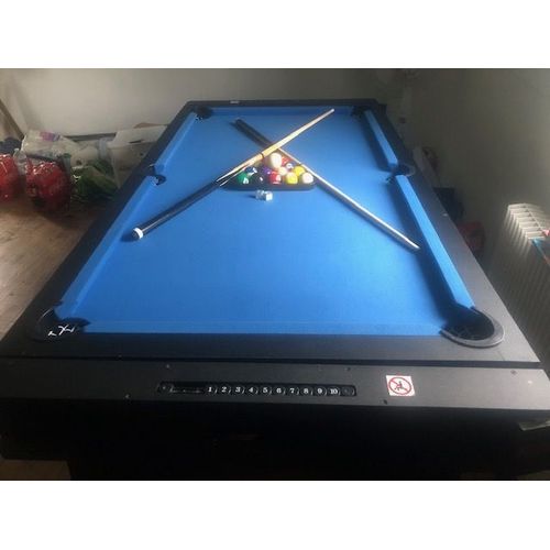 Billard réversible en table de jeu - Dimensions L190; l95 ; h 80 - Avec tous ses accessoires (queues, billes, bleu ...)