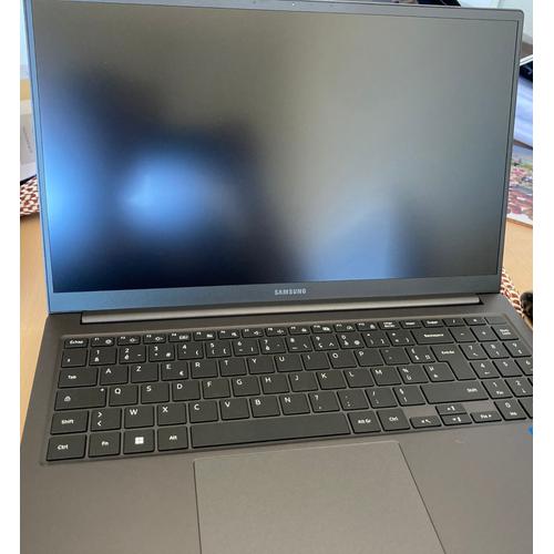 Samsung Galaxy Book 3 - 15.6" Intel Core i5-1335U - 1.3 GHz - Ram 8 Go - DD 512 Go - Gris anthracite