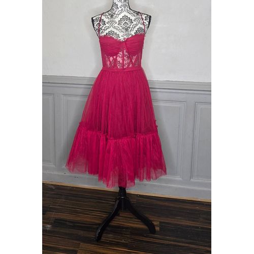 Robe Soiree Midi En Tulle Framboise À Bustier Dentelle Et Bretelles Croisées Taille 40