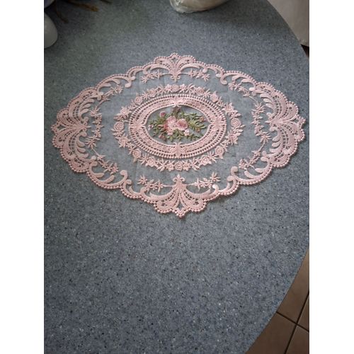 Napperon Ovale Dentelle Brodé Floral Rose
