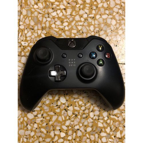 Manette Xbox One Day One Edition