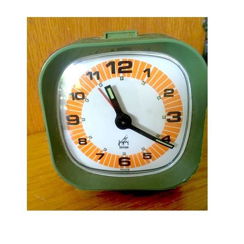 Réveil Japy Corail Collection Retro 1973 Réf 122-61 Corps Vert Avocat À Cadran Blanc Et Zone Des Heures Orange Corail L' Horloge Fonctionne Mais Pas La Sonnerie Du Reveil Decoration Vintage Annees 70