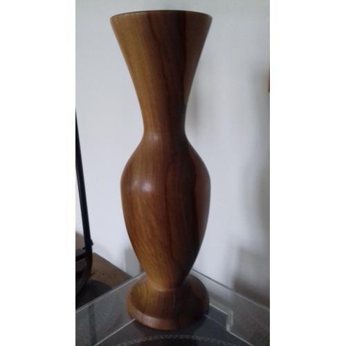 Vase en bois d'olivier tourné