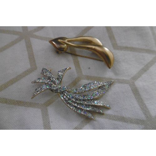 Broche Métal Doré Et Argentée Lot De 2 : Coeur Et Fleur Look De Folies Paris