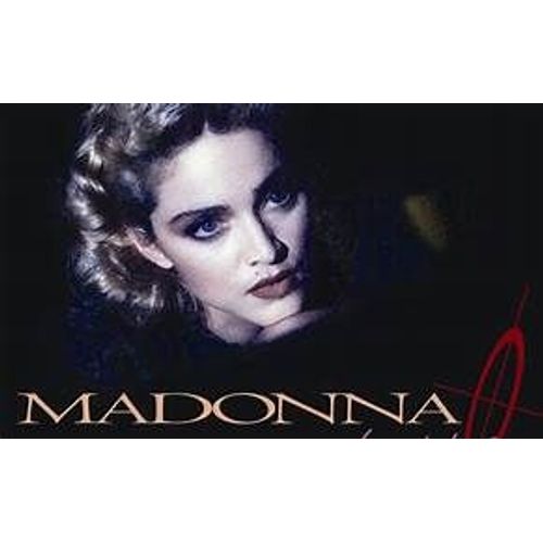 Dvd "Madonna - La Biographie" En Anglais. Un Excellent Portrait De Cette Artiste Mêlant Séquences Émotions, Vie Privée, Et Des Extraits De Chanson.