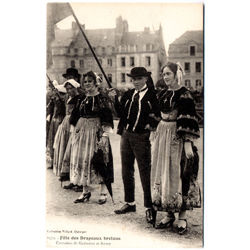 Cpa Bretagne / Fête Des Drapeaux / Costumes De Guéméné Et Auray / Édition Villard 1574.