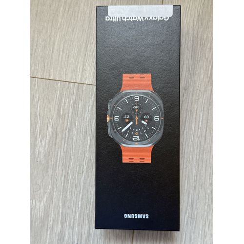 Montre Connectée Samsung Galaxy Watch Ultra - Boîtier 47 Mm Avec Bracelet Caoutchouc Taille S/M/L - 4g - Gris Titane (Version Import (Tw) / Samsung Pay Non Disponible)