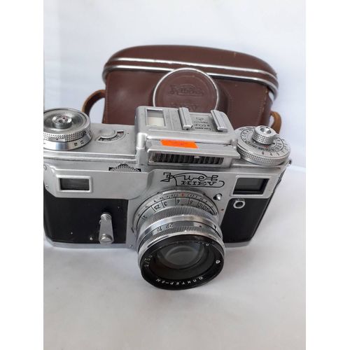 APPAREIL  KIEV 4 avec objectif JUPITER 8M 50/2 et sac en cuir