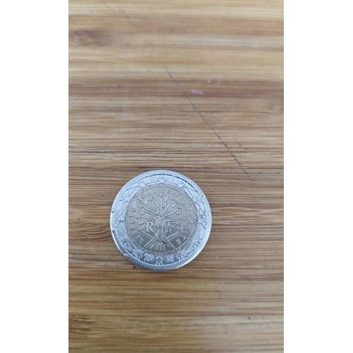Pièces De 2 Euros Mal Frappée.