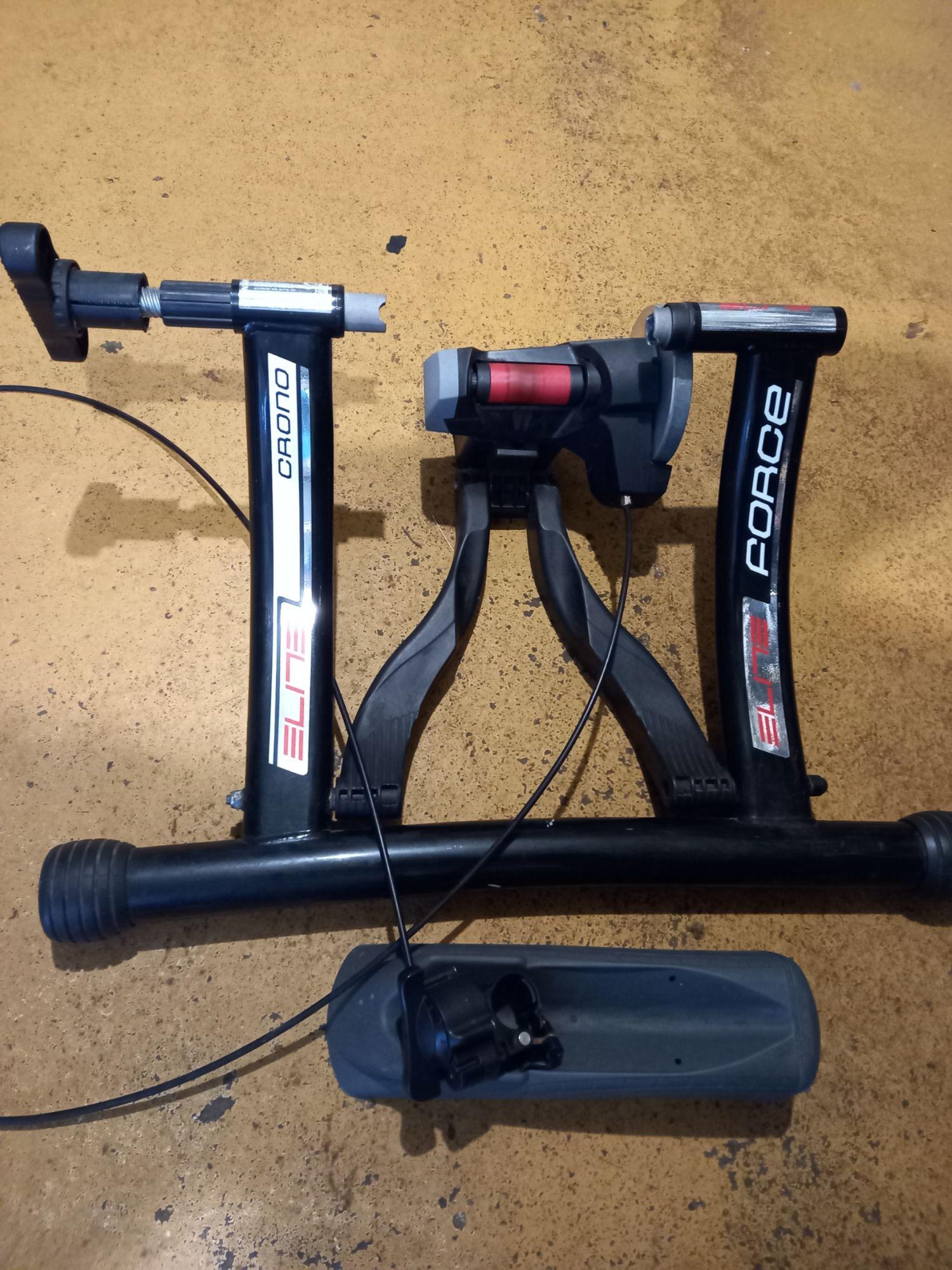 home trainer Elite Crono Force avec cale de surelevation de roue avant commande a cable de resistance magnetique et blocage rapide roue arriere dedie Rakuten