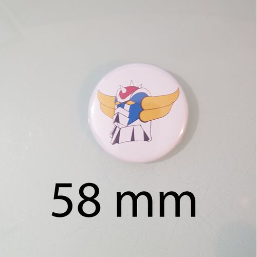 Le Badge Goldorak Profilé : Hommage Stylisé Au Robot Légendaire – 58 Mm