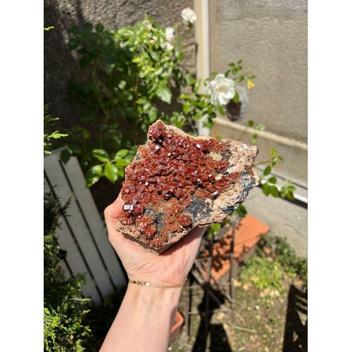 Superbe Vanadinite Du Maroc 1400g Cristaux Rouge Éclatants 