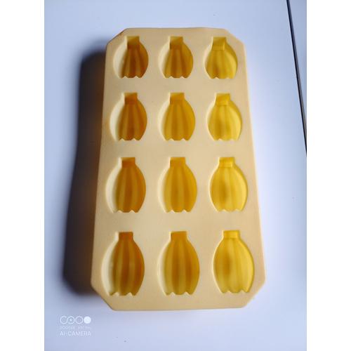 3 Bacs A Glaçons, Dont Le Jaune En Silicone