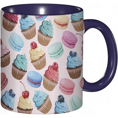 Tasse A Cafe Macarons Colores Et Cupcakes Avec Des Baies Sur Le Dessus De Delicieuses Patisseries Du Desert.Impression Pale | Tasse Coloree Pour Le Bureau La Maison Le The Le Cafe