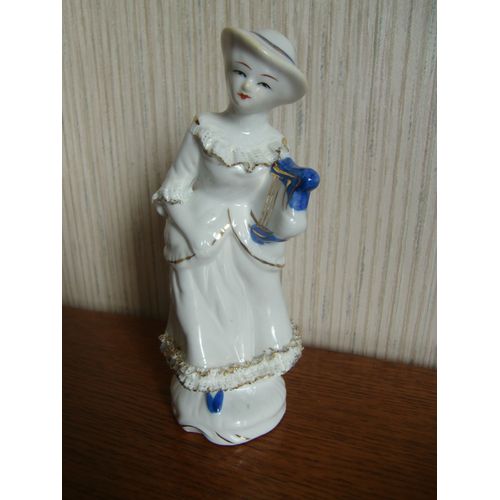 Statuette, figurine de femme en porcelaine