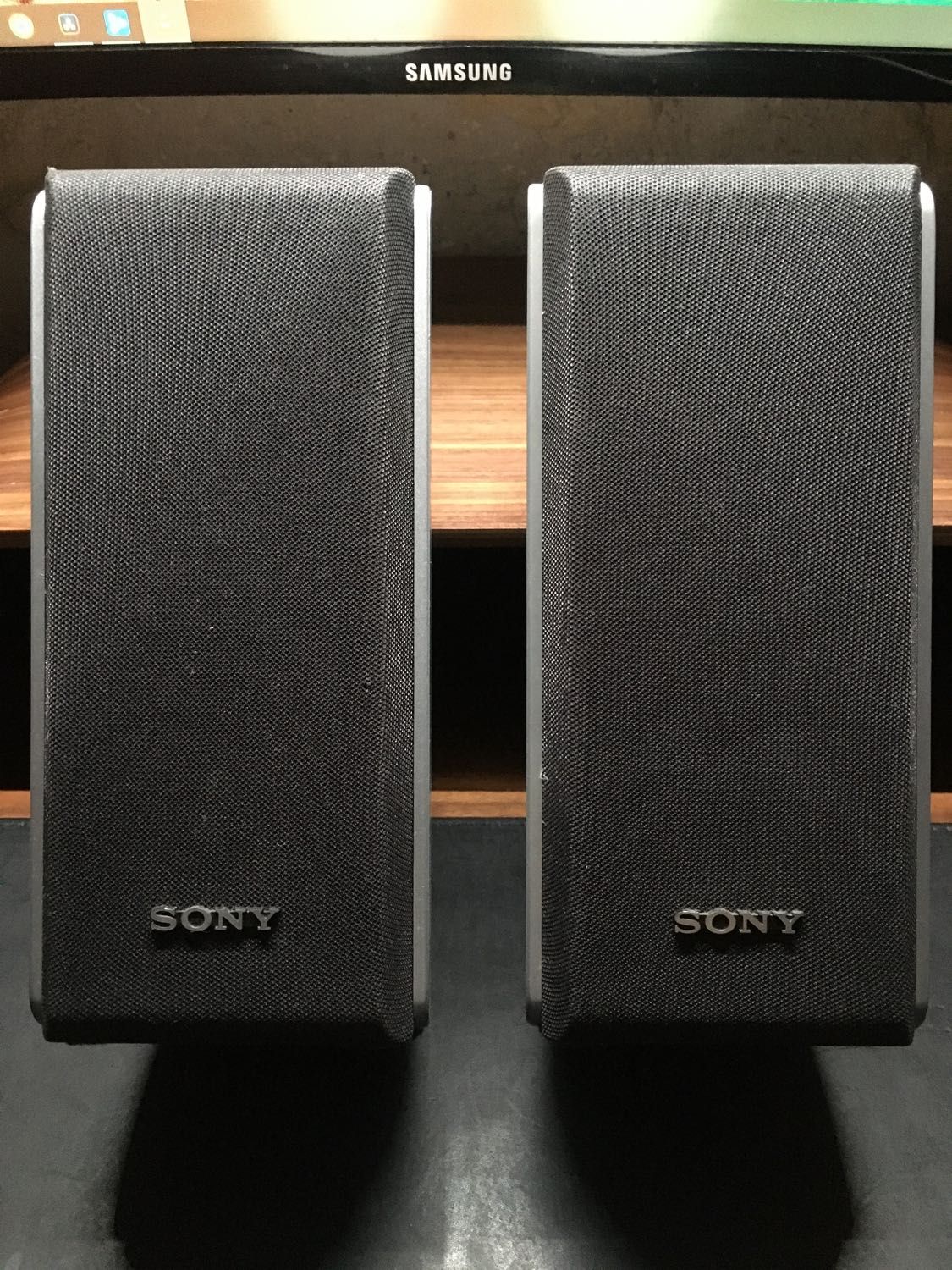 2 enceintes SONY SS-MSP600SRExcellent état, sans câblesInput power RMS: 15WInput power MAX: 30WDimensions: 180x84x98mmPoids: 0,1000kg