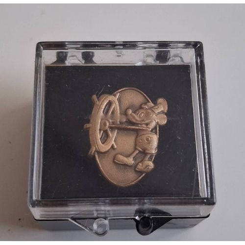 Pins De Ollection Cast Member Dinsey 1 Year Steamboat Willie