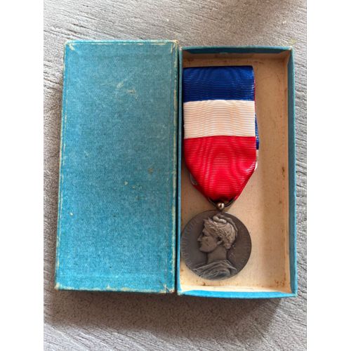 Médaille D’Honneur Du Travail Métal Argenté 1950 