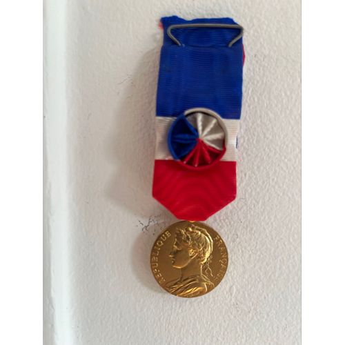Médaille Du Travail Plaquée Or 1951 