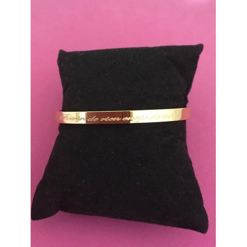 Idée Cadeau 🎁 Bracelet Jonc Doré,Inscription Des 2 Côté Besoin De Rien Envie De Toi, 5 Mm De Largeur, Livré Avec Sa Pochette Cadeau 