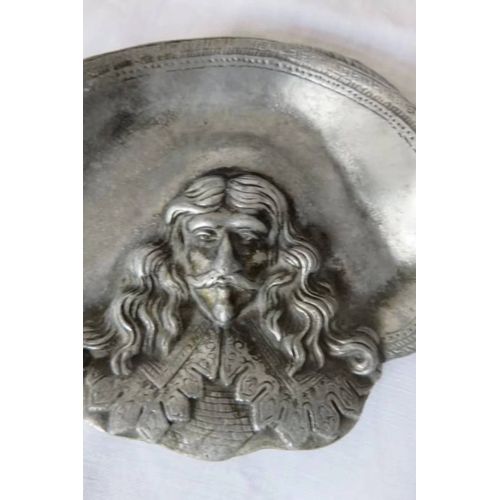 Ancien Vide Poche Étain Tête De Louis Xiii