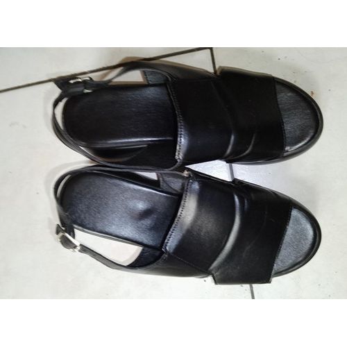 Sandales Noires Taille 42-43 ..