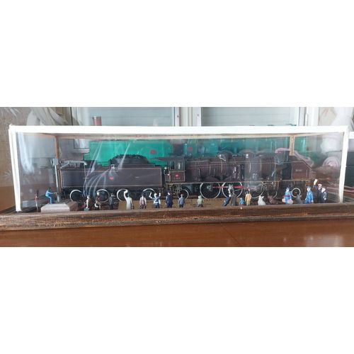 Fait Main. Locomotive Pacific 231 E Chapelon 50cm.