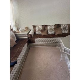 Salon Marocain Avec 3 Banquettes De 2m , 1 Coffre, Une Table, 3 Mousses + Tissus Et Un Kit En Plus Couleur (Grenat Moutarde ).