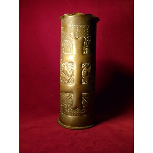 Belle Douille D'obus De La Guerre 1914 - 1918.  Décor Croix De Lorraine Et Chardon Lorrain - Hauteur 23 Cm Et Diamètre 9 Cm -  Annotée : 67% Cu Hl31 Nov 1917 Poids = 905 G
