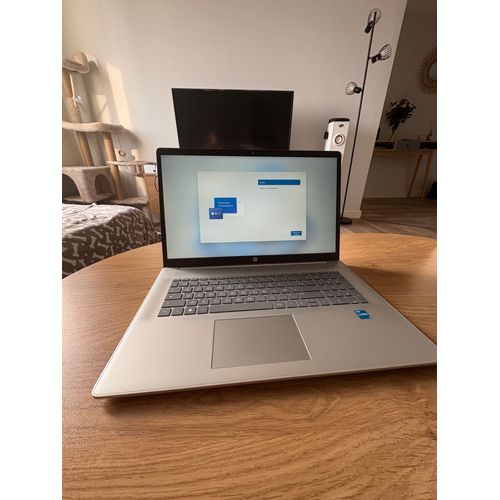 HP Laptop 17-cn2004sf - 17.3" Intel Core i3-1215U - 1.2 Ghz - Ram 8 Go - SSD 512 Go - Windows 11 - Azerty - Argent naturel