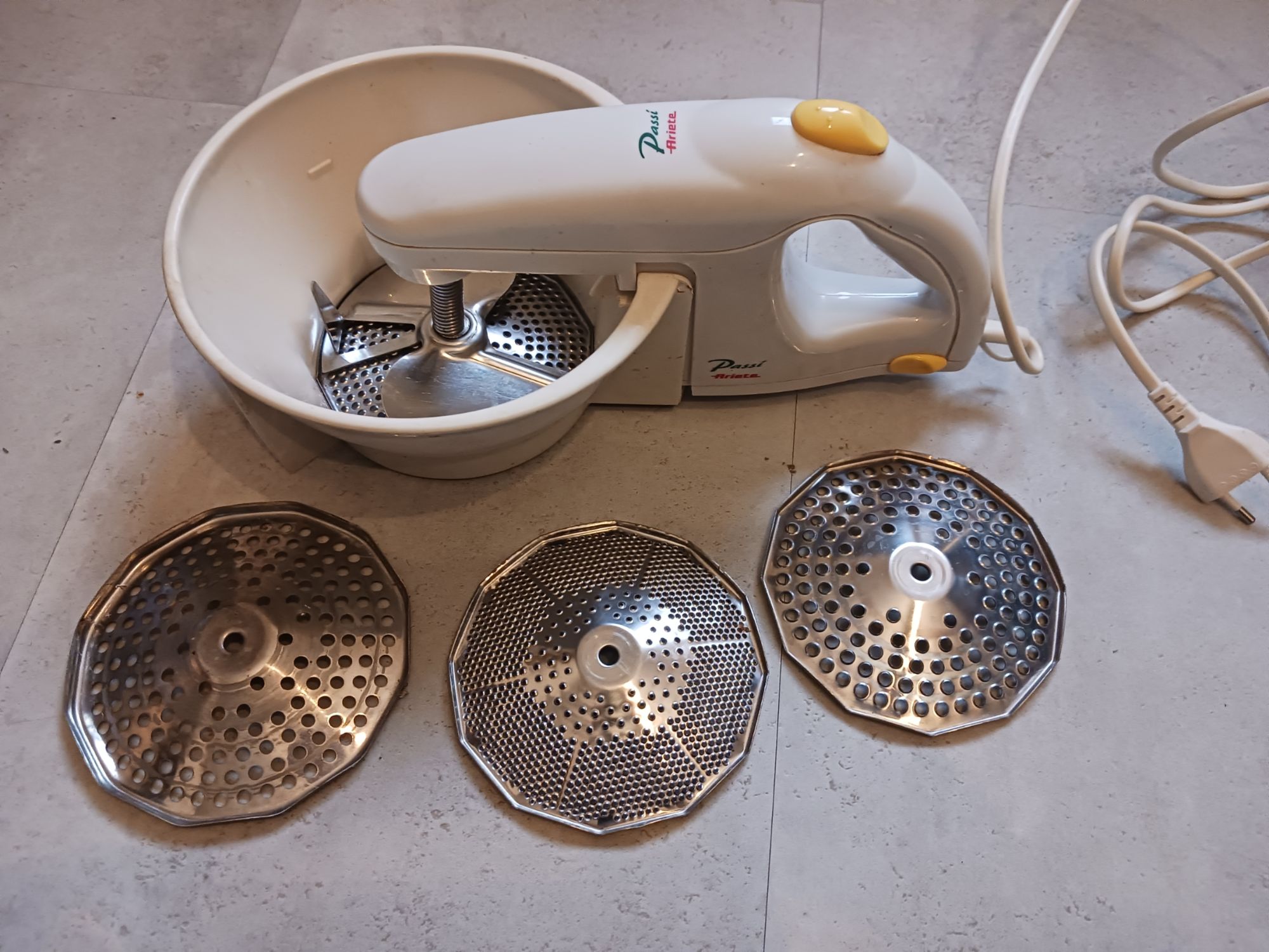 Rape électrique avec 4 lames Passi Ariette
