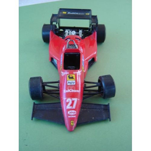 BURAGO Auto Miniature " FERRARI Mansell 126 C4" échelle 1/24 *