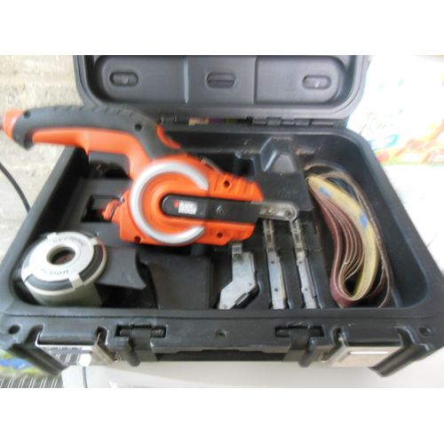 Ponceuse à bandes fines - Black et Decker