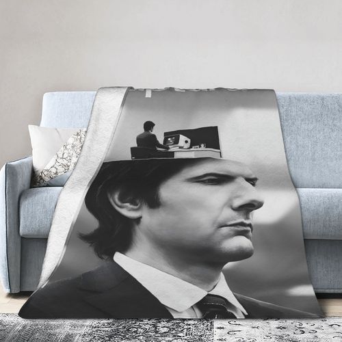 Couverture Douillette En Flanelle «Scène De Bureau Dans L'esprit» – Douce Et Chaude Pour Le Canape, Le Lit Ou Le Bureau – Impression Numérique Avec Personnages Animes En Noir Et Blanc –