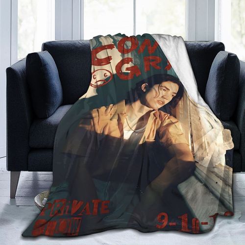 Une Couverture En Flanelle Ultra Douce, Inspiree Par Conan Gray, Ideale Pour Réchauffer Votre Salon, Votre Bureau Ou Comme Jeté Décoratif Pour Votre Canape. C'est Une Véritable Merveill