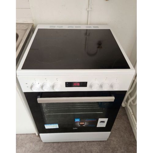 Cuisinière vitrocéramique Beko avec four 82L