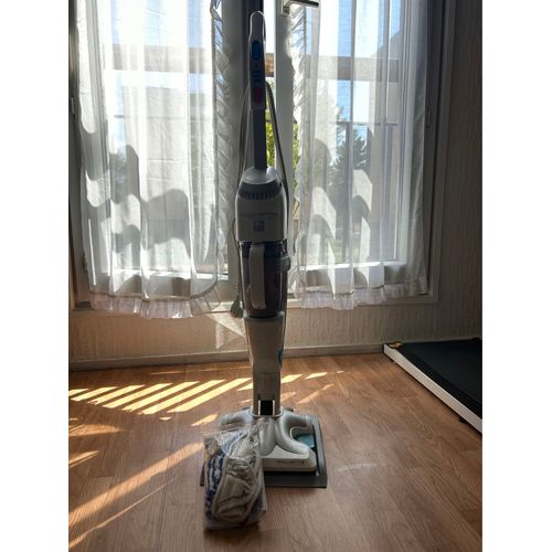 Aspirateur lavant avec accessoire 