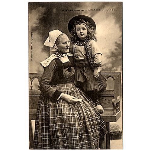 Bretagne / Une Grand-Mère Et Son Petit-Fils En Costumes Traditionnels / Véritable Carte Postale N&b Éd. Villard N° 1628