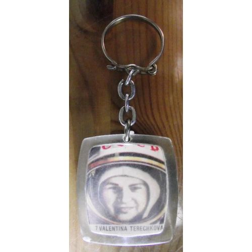 Porte Clé Publicitaire Bn Super Casse Croûte Et Astronaute Valentina Terechkova.