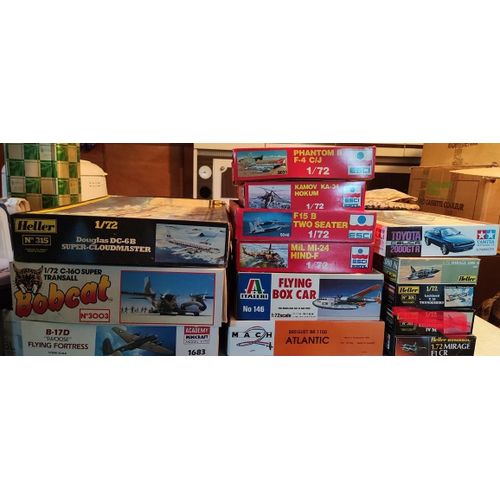 Collection De 165 + Maquettes D'Avions Militaires