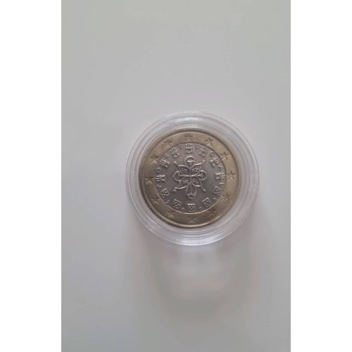 Pièce Rare De 1 Euro , " Armoiries Portuguaises " , De 2002. Portugal . Très Bon Etat.