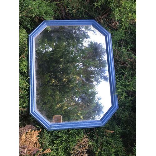 miroir contour bleu style cérusé - très bon état - 44 cm x 33 cm environ