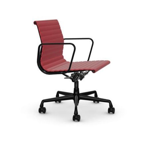 Vitra - Chaise En Aluminium Ea 117, Structure Polie, Roulettes Souples Pour Sols Durs - Noir Profond - Cuir/Plano - Rouge/Poppy Red - Roulettes Pour Sols Durs - Rouge