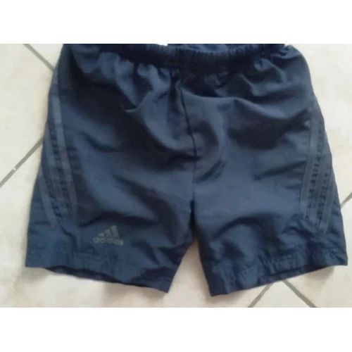 Short Adidas Taille 3 - 4 Ans.