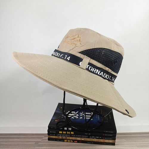 Un Chapeau Parasol D'été Pour Homme En Maille Beige