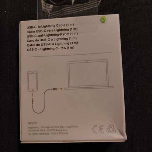 Câble Apple USB-C to Lightning 1m neuf encore emballé