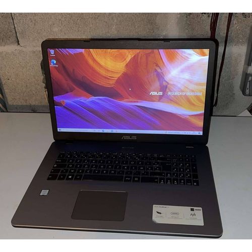 Asus Vivobook 17 - 15.6" Intel Core i5-8250U - 1.6 Ghz - Ram 4 Go - HDD 1 To